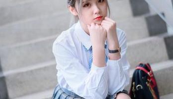 伊利雅美游：Akisoso秋楚楚的写真作品集，透过镜头感受她的每一次心跳。