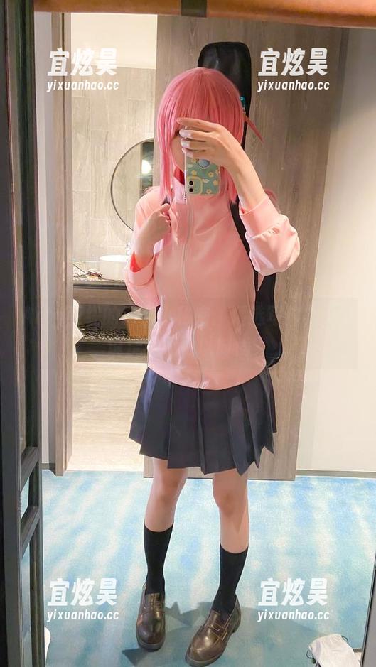 Arty亚缇 Arty亚缇的浴室小秘密:精选写真集,谁说洗澡不可以时尚?