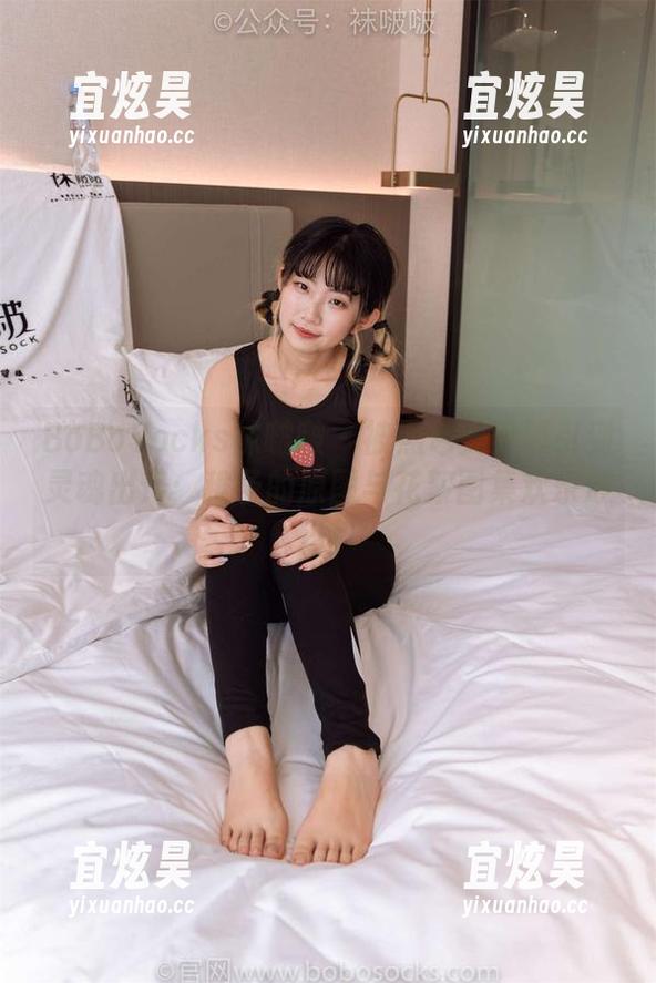 BoBoSocks袜啵啵-稚予 BoBoSocks袜啵啵 - 被黑色美甲吸引到灵魂出窍:稚予的原图与花絮图集欢乐放送!