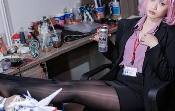 Cien恩恩的眼镜作品，资源＋戏谑=绝佳视觉互动！