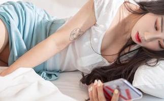 Dami(퀸다미)的白裙在线发光，就像每一张图片都在低语？