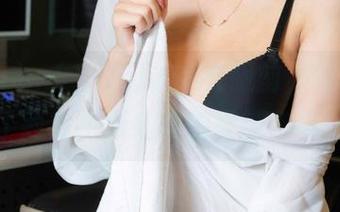 Hyoyeon(김효연)裸足在眼前，竟然引发了我对生活细节的重新审视！