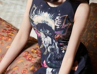 TouTiao头条女神 - 王紫琳性感女郎更新：原图里藏着的神秘，甚至比我的午饭还吸引！