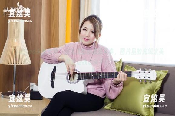 TouTiao头条女神-瑞宝儿 TouTiao头条女神 - 瑞宝儿的体操服写真,图片里的光线太美,简直让我心动不已!