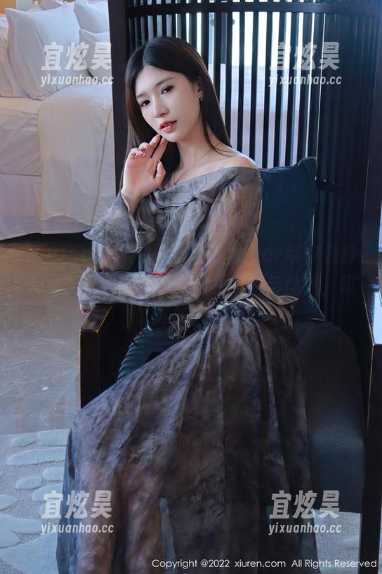 Xiuren秀人网-杨晨晨sugar Xiuren秀人网 - 杨晨晨sugar带你九秒入戏:福利原图中的绿色吊裙与丝袜,哎呀!
