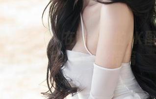 Xiuren秀人网 - 在谢小蒽的JK图集中游荡：精选的光影诗篇