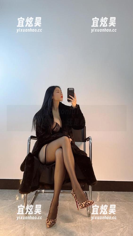 俏妞qiaoniuTT 微密圈 - 俏妞qiaoniuTT的泳池大揭秘:不止是美照,还是心灵的图片