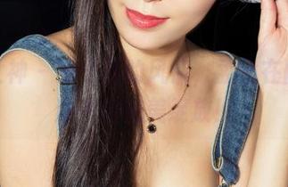 克拉女神 - 双马尾的风情，孟君在图库资源中的完美绽放！