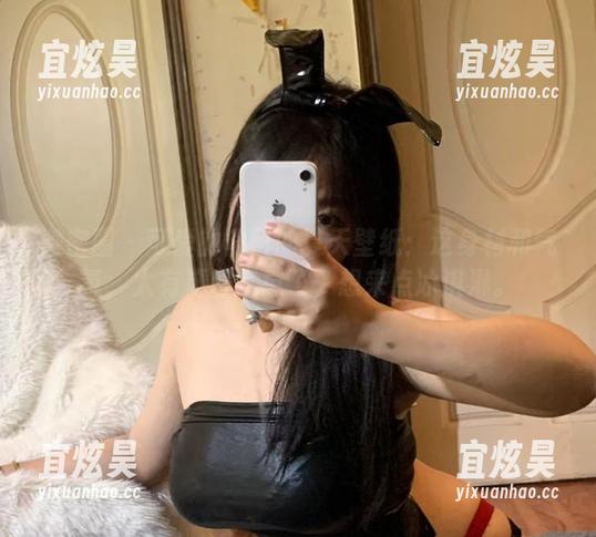 可爱的肉巴 微密圈 - 可爱的肉巴的夏天壁纸:这身材和气氛,太有夏日气息了,想来点冰淇淋。