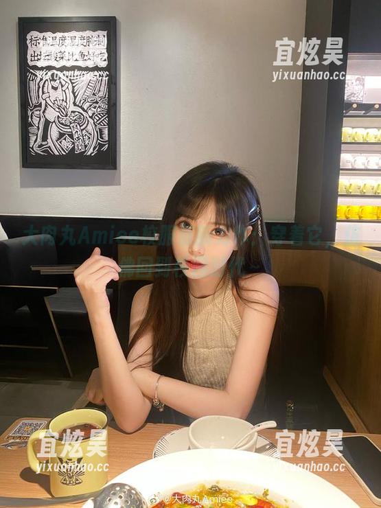 大肉丸Amiee 大肉丸Amiee校服最新力作:穿着它,仿佛回到校园时代~