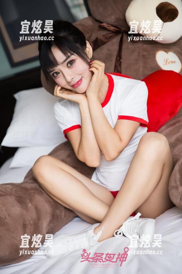头条女神-易阳 头条女神 - 易阳最新作品,足球宝贝们在球场边的瞬间,太会玩了,我都不好意思直视!