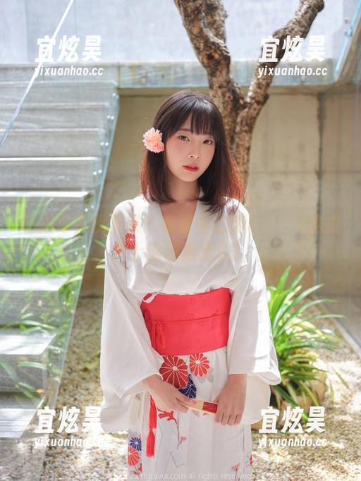 私拍写真找灵感？看看姜仁卿(강인경)这位护士的创意走位！