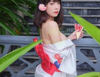 原图大揭秘！姜仁卿(강인경)的白裙子，仿佛藤蔓缠绕着阳光与梦境！