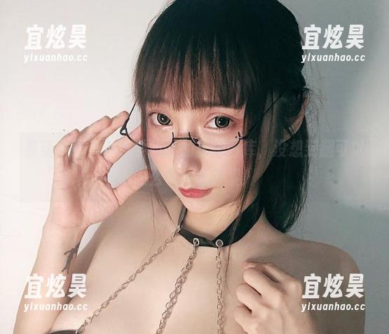小泉学姐吖 最新力作!小泉学姐吖的长腿图库,没想到腿可以这么长,心好累!