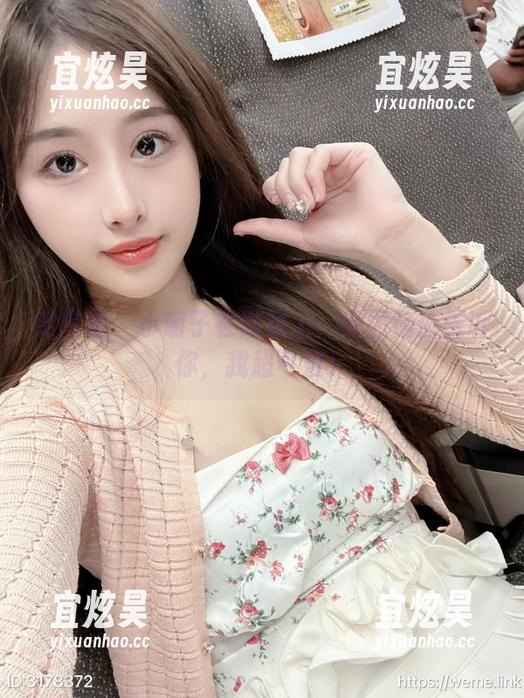 小萌子 微密圈 - 小萌子在高铁上:原图偷偷告诉你,我超可爱!