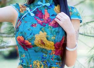 推女郎 - 一览无遗，王馨瑶泳衣的精选原图，光影交织中的温柔