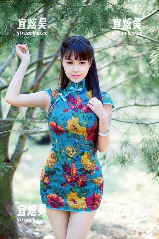 推女郎-王馨瑶 推女郎 - 一览无遗,王馨瑶泳衣的精选原图,光影交织中的温柔