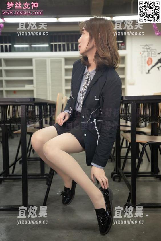 梦丝女神-乔儿 梦丝女神 - 阳光洒在乔儿白衬衫上,原图有点晃眼,图包里藏了啥惊喜?