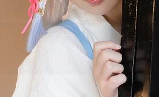 你意想不到的私房写真：樱梨梨与莫娜女仆的调皮互动
