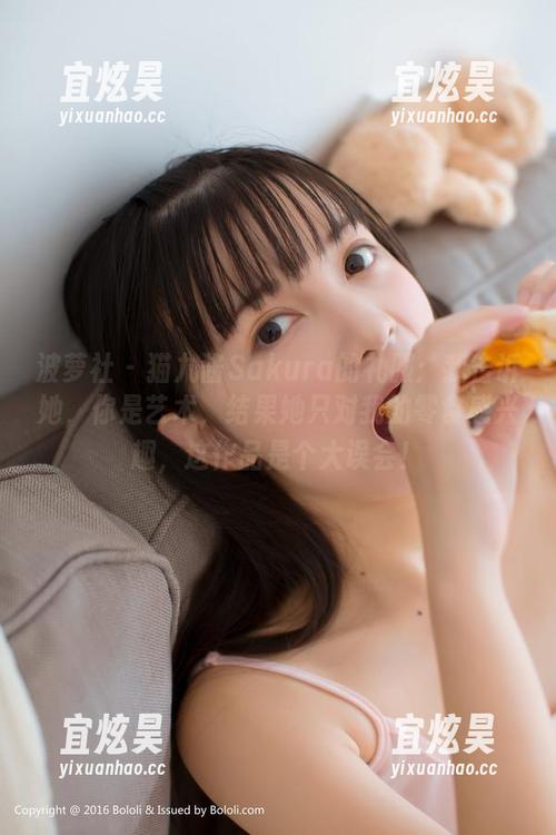 波萝社-猫九酱Sakura 波萝社 - 猫九酱Sakura的礼服:我告诉她,你是艺术,结果她只对我的零食感兴趣,这作品是个大误会!