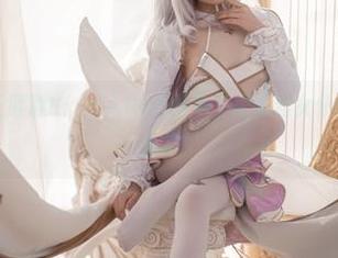 从未见过的王胖胖u：一人COS两角，爱丽丝女仆美图引发腹肌危机！