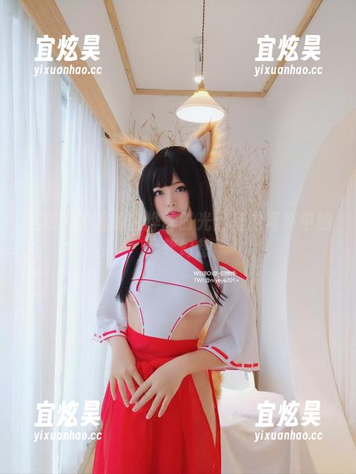 白烨烨 魅惑狼学姐的白烨烨时光:室内写真中的柔软幻想