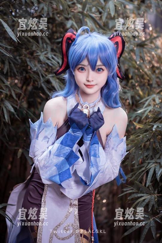 白莉爱吃巧克力 白莉爱吃巧克力的‘小叽’,那个逼真的人形电脑,壁纸中的另一种心跳!