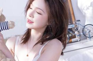 白露Bululu女神写真更新，脑海中回响的秋日旋律
