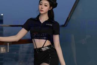 秀人网 - 黑白调调的icy猪：私房图集带来的静谧之美