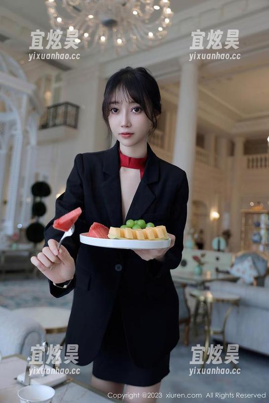 秀人网 - 伍晓丽Shirley户外写真合集：每一张都是心蹦跳的秘密