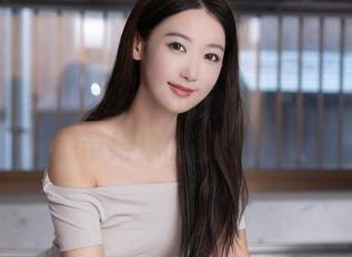 秀人网 - 裤里丝中的安妮Tess：高清资源带给你的触感诱惑