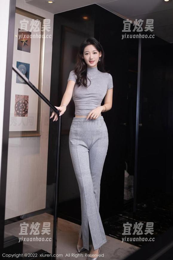 秀人网 - 盼盼龙女sunny夏日精选：她把阳光拿来了，竟然还附带了冰淇淋！