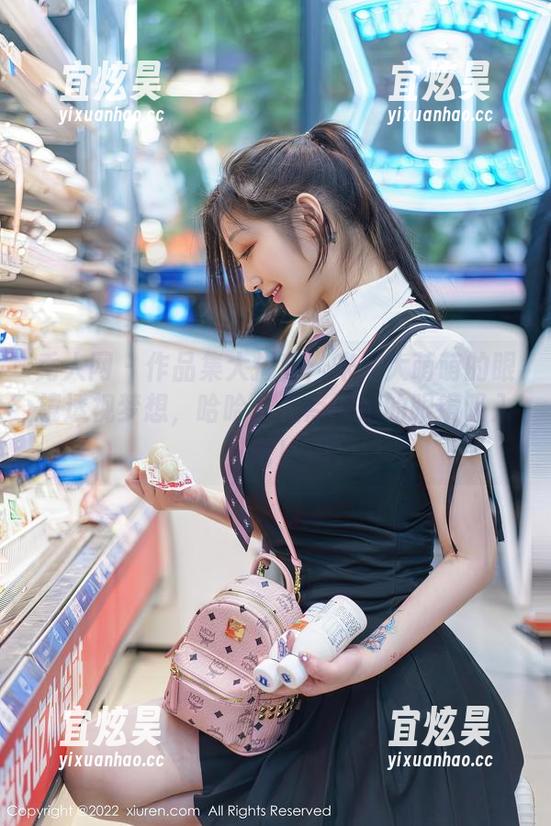 秀人网-米妮大萌萌 秀人网 - 作品集大揭秘:米妮大萌萌的眼镜透视梦想,哈哈,差点被她的眼镜吸入吧!