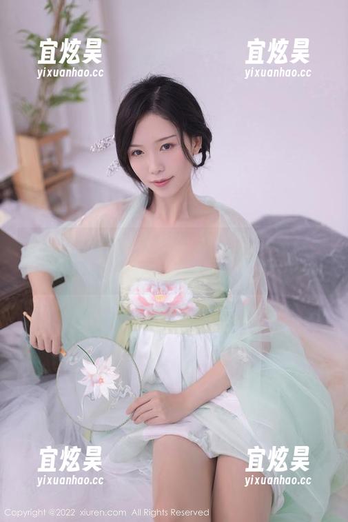 秀人网-谢小蒽 秀人网 - 精选谢小蒽修女图片:每一张都能让人浮想联翩,真是个玩火的女孩。