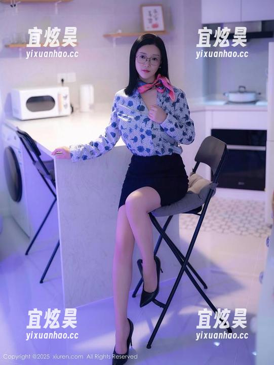 秀人网-雨夕cy 秀人网 - 当温柔的雨遇上纤细的连体衣,雨夕cy的套图让人心肆意荡漾,别懒惰,下载。