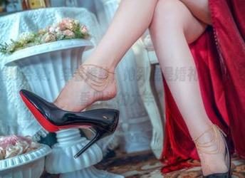 羊大真人婚纱合集：穿着婚纱，她到底是婚礼女神，还是“婚”香四溢的大羊？