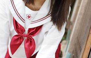 美媛馆 - 分享夏小秋秋秋的泳池写真集：看她如何在水中优雅翻滚！