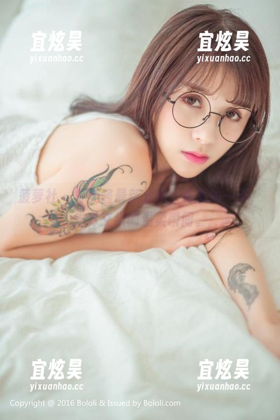 菠萝社-夏美酱 菠萝社 - 夏美酱最新分享:秘书的一天,光影交织的温柔瞬间。