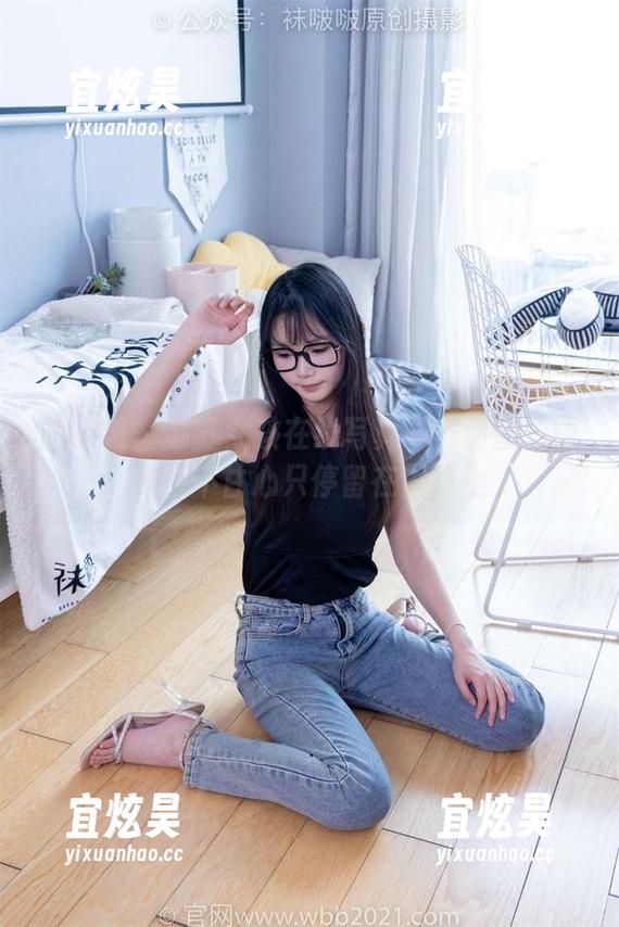 袜啵啵-苏苏 袜啵啵 - 苏苏女孩在线写真——甜蜜的眼神,不甘心只停留在屏幕上