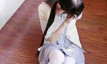 小女孩西尔酱的私房写真，光影中的一点调皮