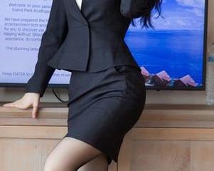 语画界 - 最新图集曝光——允儿Claire制服黑丝第四套，随机转身都带着无限性感！