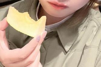 别错过！闪月半的私拍裸足图包，仿佛能感觉到她脚丫子的温度和微风！