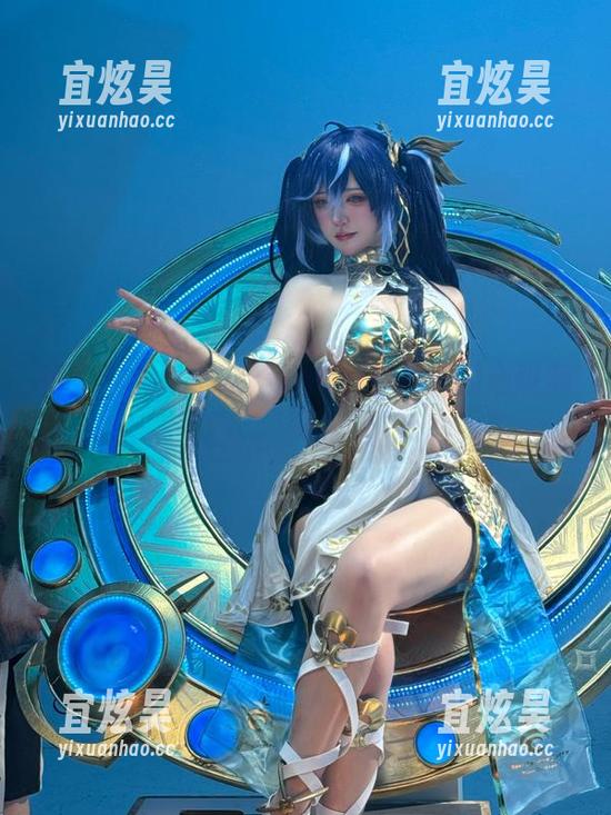阿薰kaOri 镂空与共鸣:阿薰kaOri作品里的心跳频率