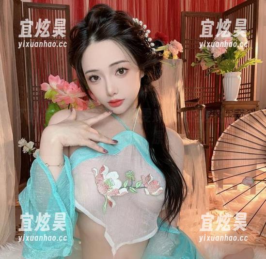 雯妹不讲道理 不过冬天的寒冷,我跟雯妹不讲道理的圣诞写真一起暖一暖,原图真美!