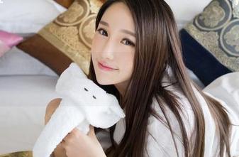 青豆客 - Ann尤美的红裙写真：这位置，我推了五次，才让她站对了光线！