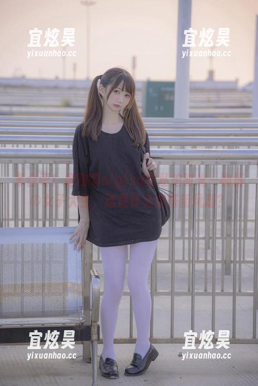 魔物喵nigisa 集合吧!魔物喵nigisa的私拍时光—物置の女子大生,这是什么穿搭新风潮?