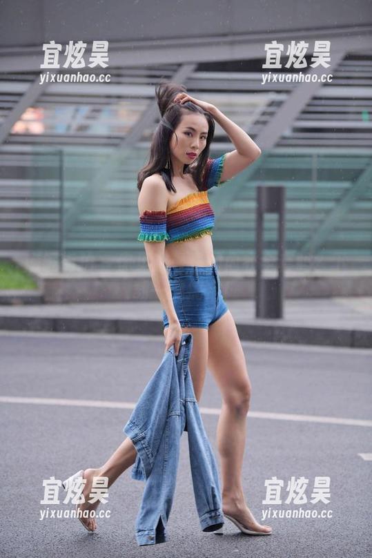 魔镜街拍-曼曼 魔镜街拍 - 你见过曼曼的内衣全套吗?下载一键搞定!