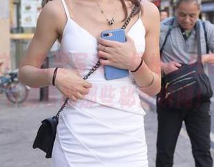 魔镜街拍 - 免费写真，楼楼的白色连衣裙下藏着的那些秘密瞬间！
